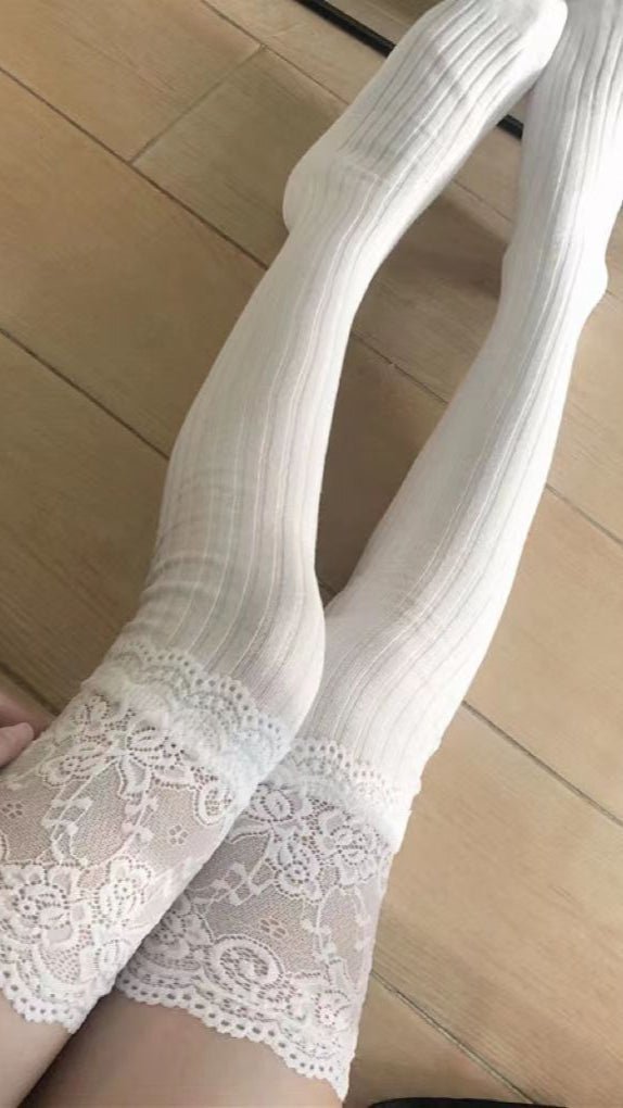 Wide Lace Thigh Socks - CHAMBRE 535