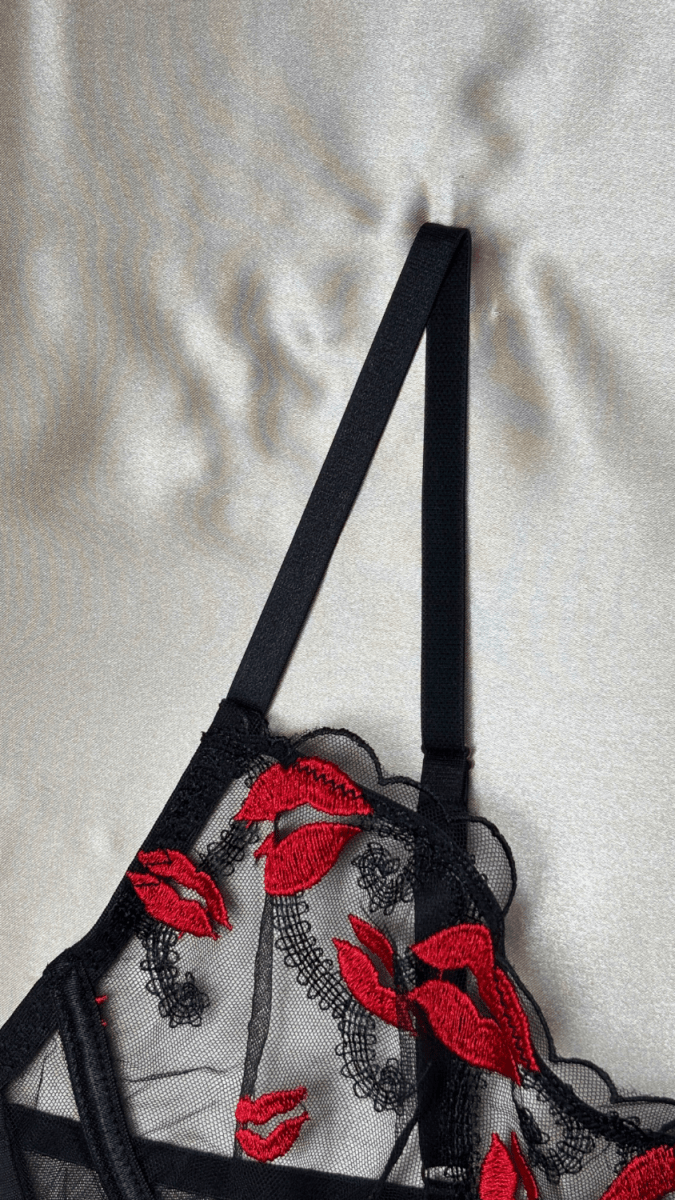 XOXO Black Bra - TRÈS FOU OR SOMETHING