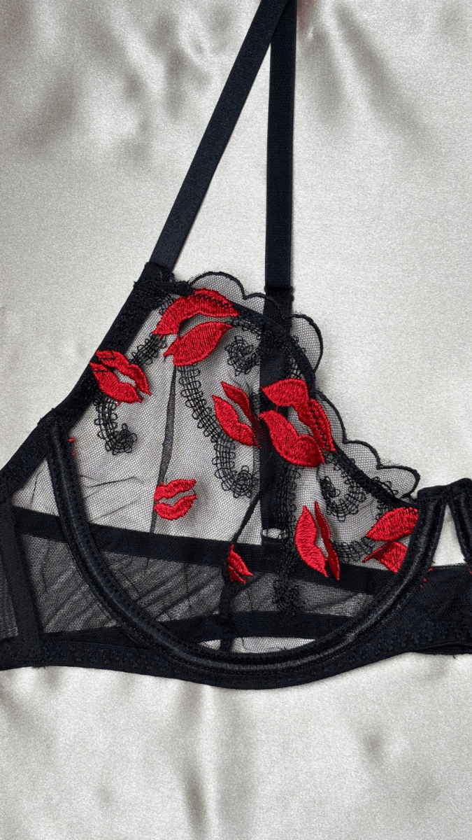 XOXO Black Bra - TRÈS FOU OR SOMETHING