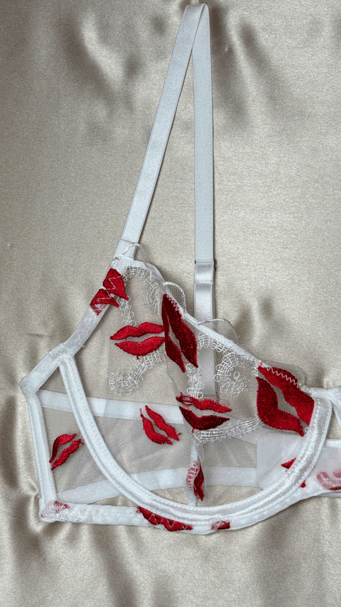 XOXO White Bra - TRÈS FOU OR SOMETHING