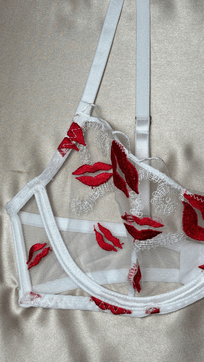 XOXO White Bra - TRÈS FOU OR SOMETHING