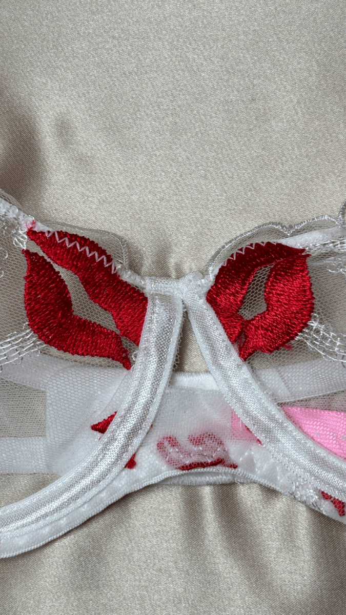 XOXO White Bra - TRÈS FOU OR SOMETHING