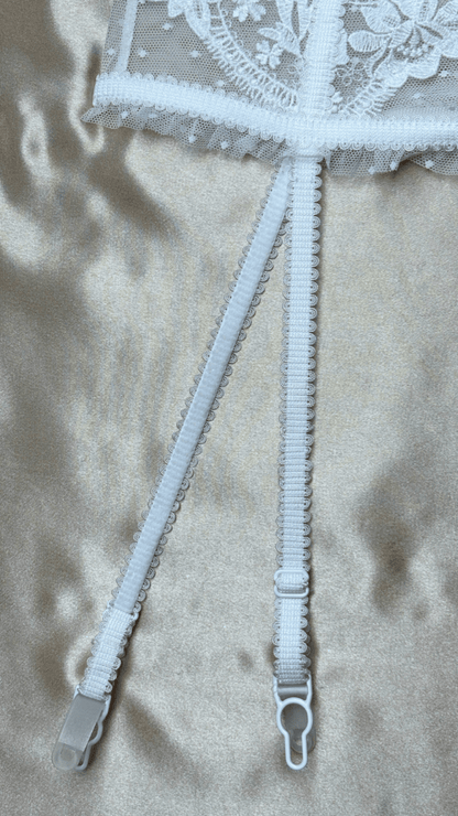Amee White Garter - TRÈS FOU OR SOMETHING