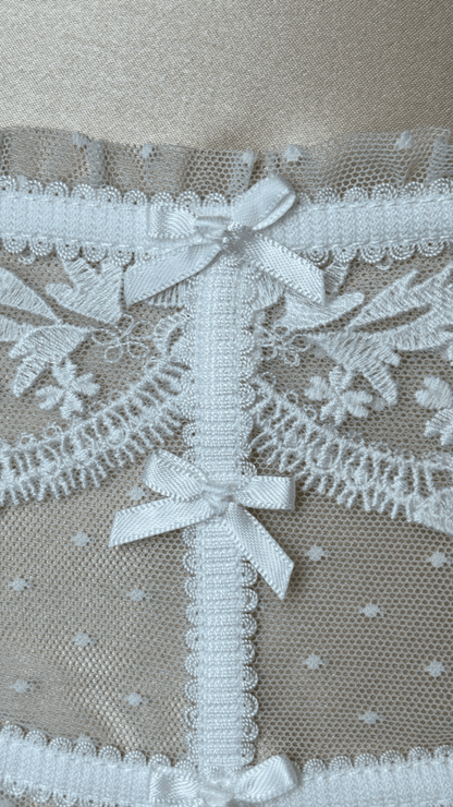 Amee White Garter - TRÈS FOU OR SOMETHING