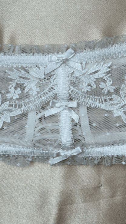 Amee White Garter - TRÈS FOU OR SOMETHING