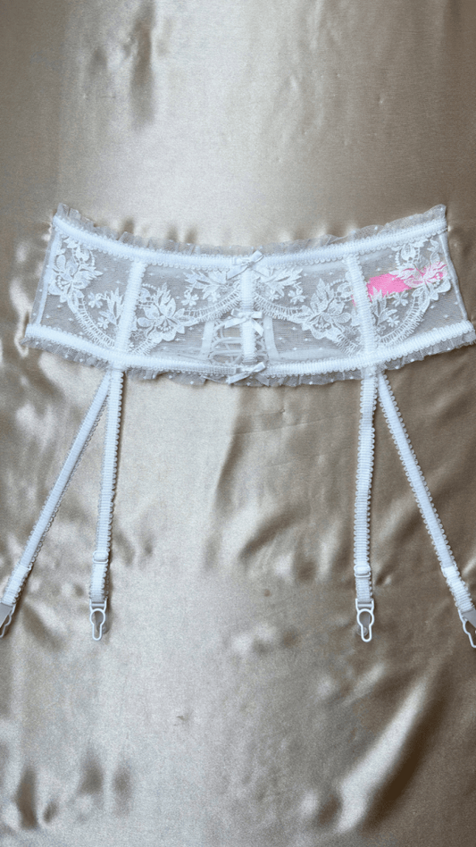 Amee White Garter - TRÈS FOU OR SOMETHING