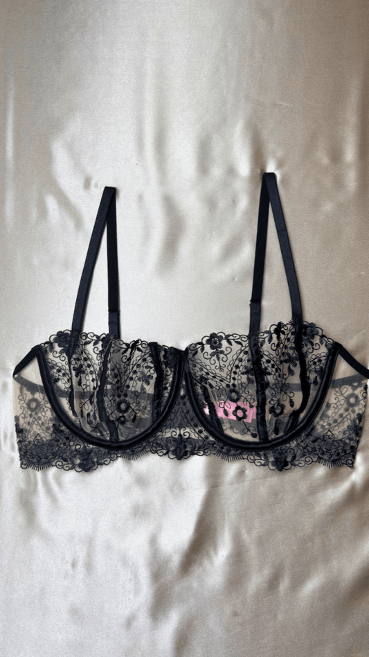 Audrey Bra - TRÈS FOU OR SOMETHING