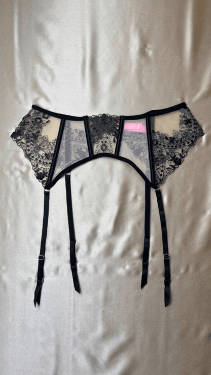 Audrey Garter - TRÈS FOU OR SOMETHING