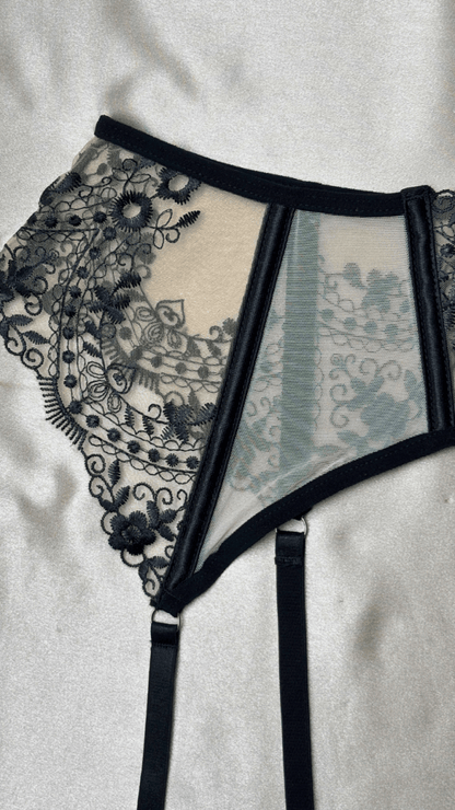 Audrey Garter - TRÈS FOU OR SOMETHING