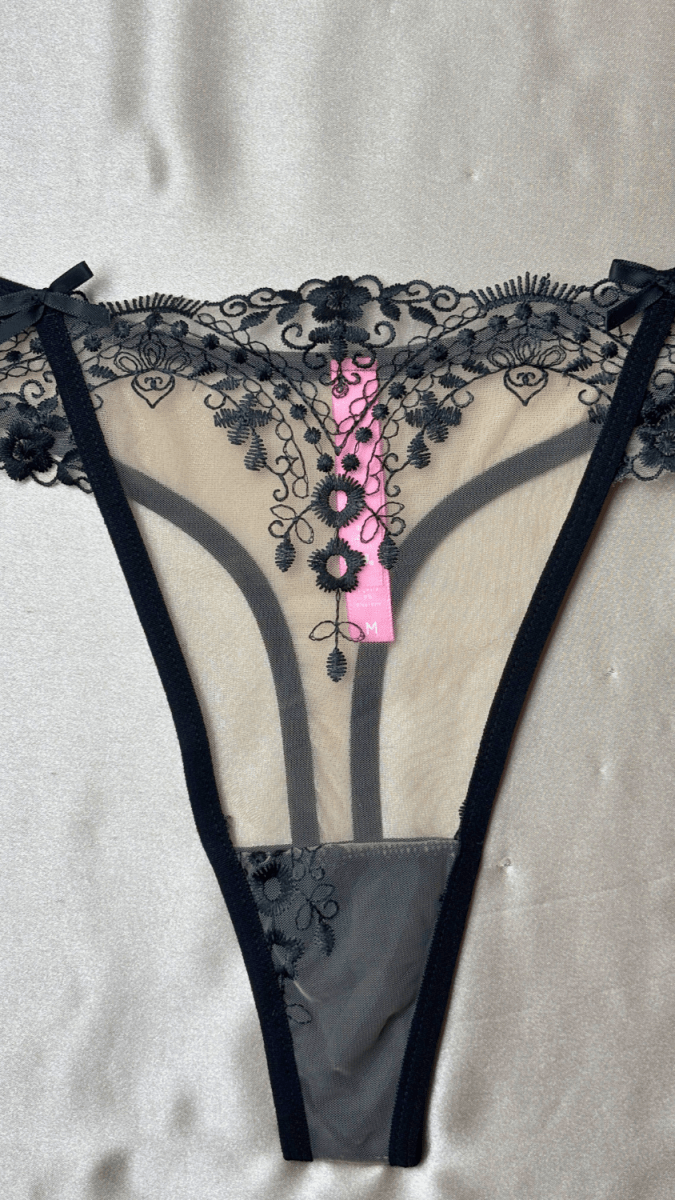 Audrey Panty - TRÈS FOU OR SOMETHING