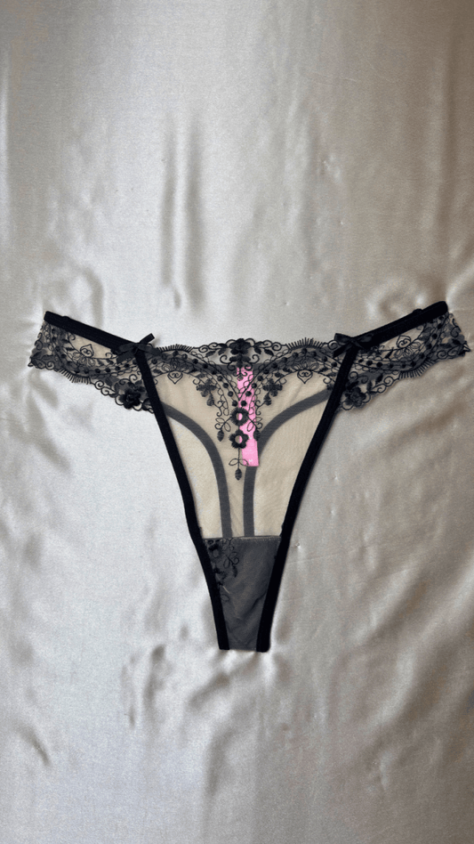 Audrey Panty - TRÈS FOU OR SOMETHING