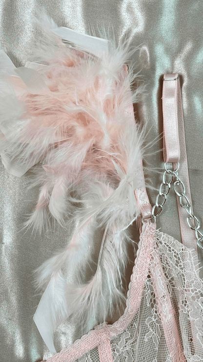 Babygirl Feathers Bra - TRÈS FOU OR SOMETHING