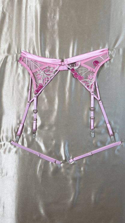 Cherry Bomb Heart Garter - TRÈS FOU OR SOMETHING