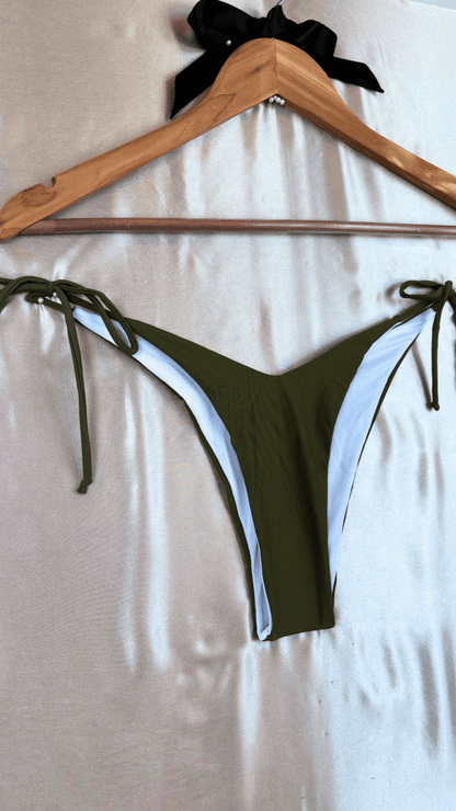 Combat Bikini - TRÈS FOU OR SOMETHING