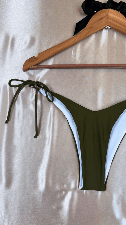 Combat Bikini - TRÈS FOU OR SOMETHING