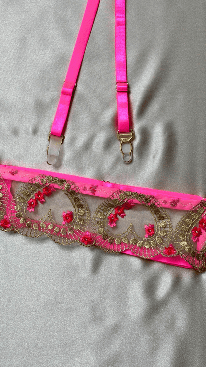 Coquette Garter - TRÈS FOU OR SOMETHING