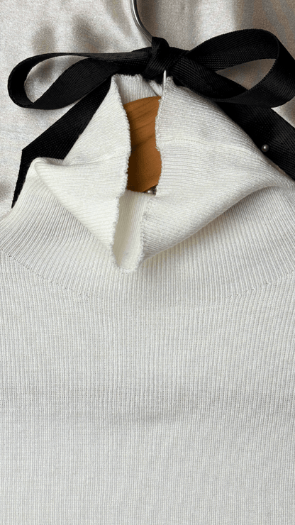 CozyComfort Fitted Long Sleeve White Turtleneck Top - TRÈS FOU OR SOMETHING