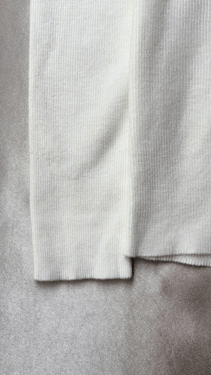 CozyComfort Fitted Long Sleeve White Turtleneck Top - TRÈS FOU OR SOMETHING
