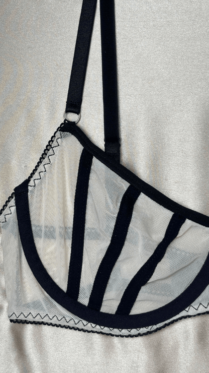 Cruella Bra - TRÈS FOU OR SOMETHING