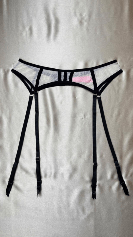 Cruella Garter - TRÈS FOU OR SOMETHING