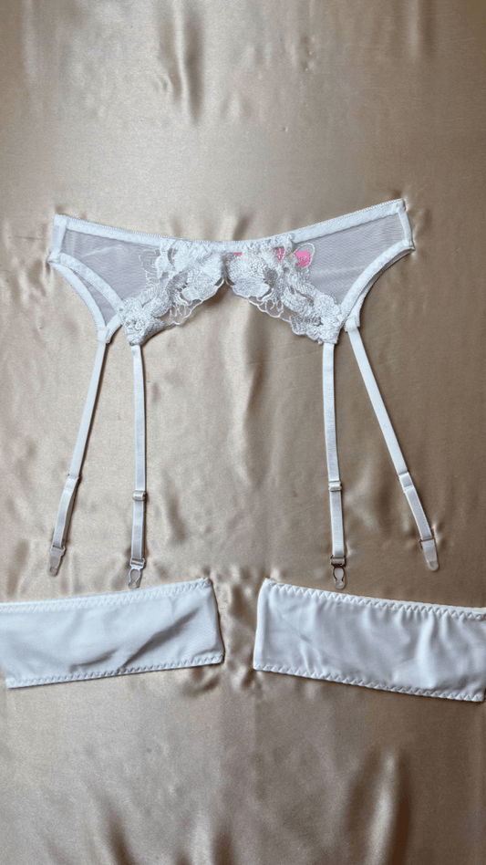 Eden White Garter - TRÈS FOU OR SOMETHING