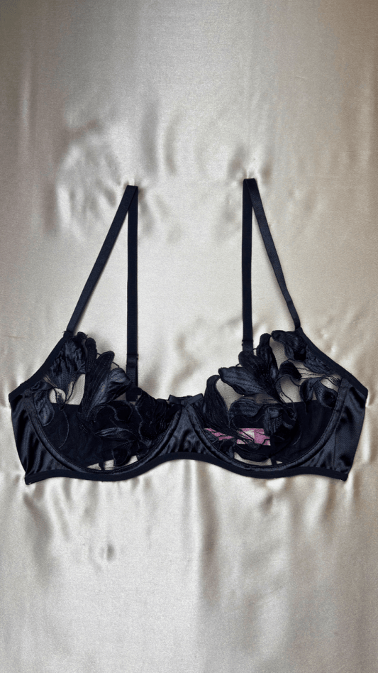 Elle Black Bra - TRÈS FOU OR SOMETHING