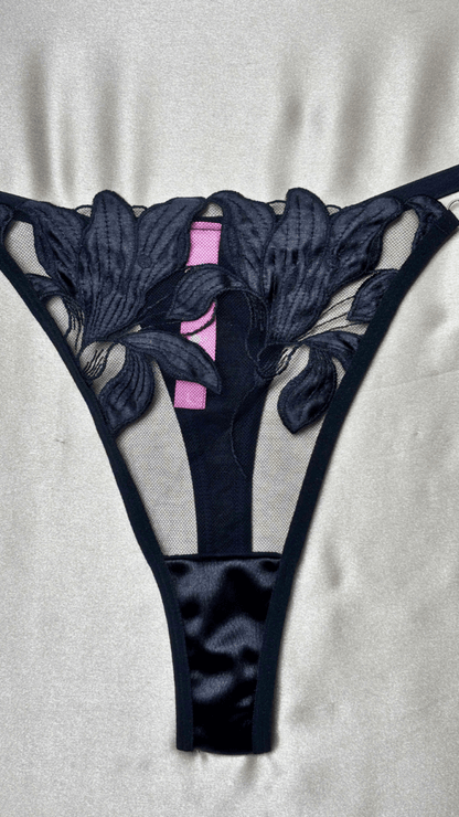 Elle Black Panty - TRÈS FOU OR SOMETHING