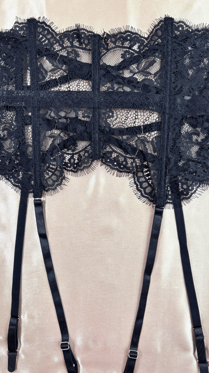 Exquisitely Wrapped in Lace Garter - TRÈS FOU OR SOMETHING