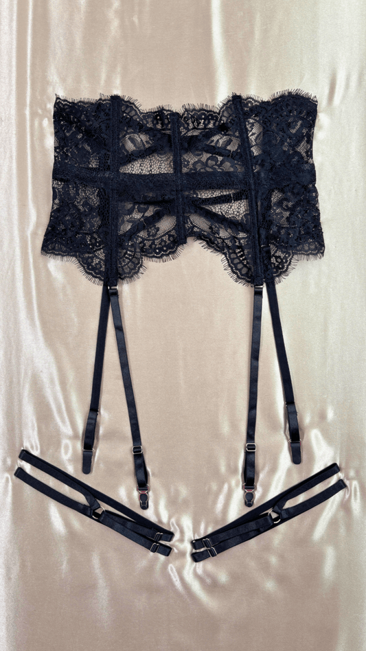 Exquisitely Wrapped in Lace Garter - TRÈS FOU OR SOMETHING