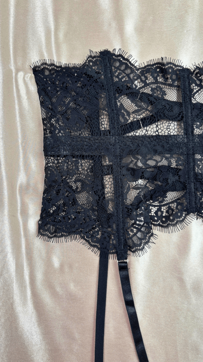 Exquisitely Wrapped in Lace Garter - TRÈS FOU OR SOMETHING