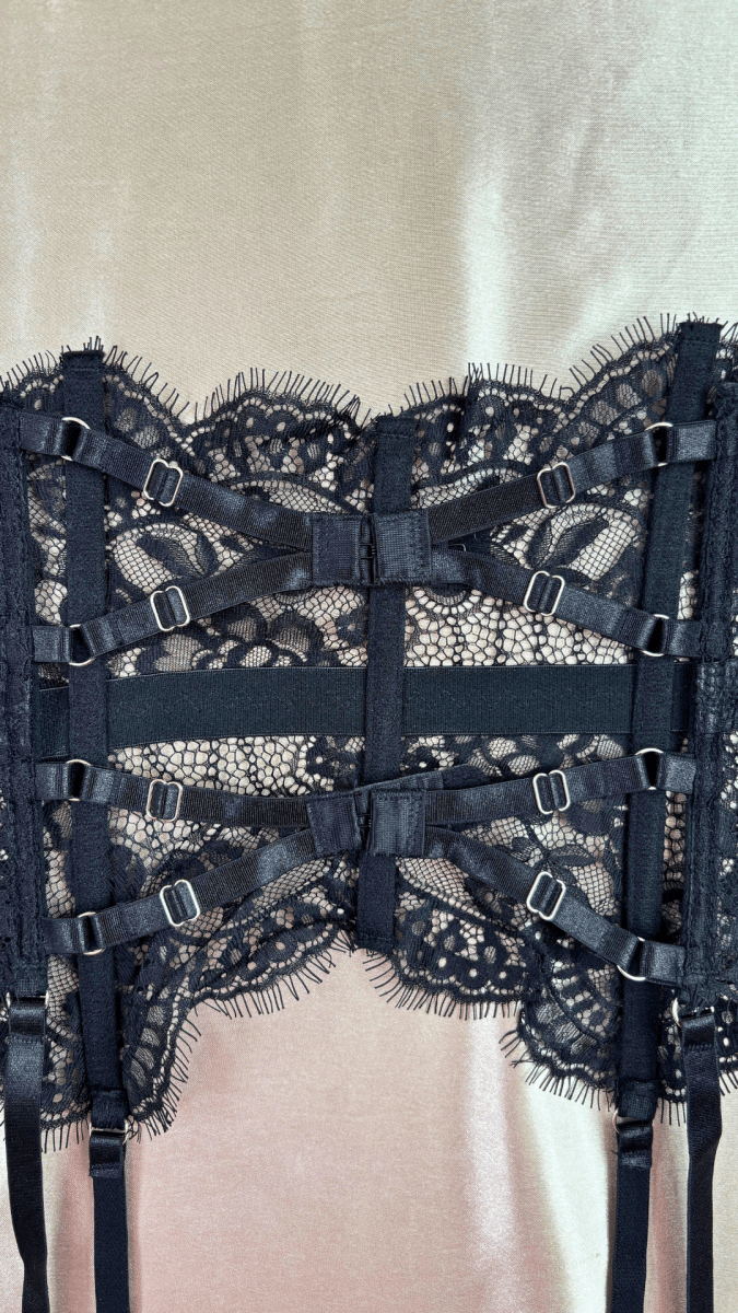Exquisitely Wrapped in Lace Garter - TRÈS FOU OR SOMETHING