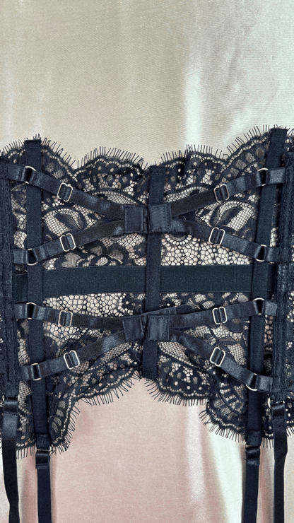 Exquisitely Wrapped in Lace Garter - TRÈS FOU OR SOMETHING