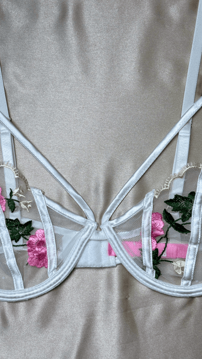 Faye Bra - TRÈS FOU OR SOMETHING