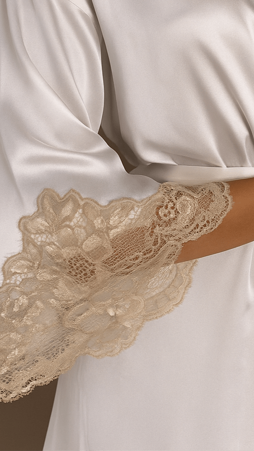 Golden Eyes White Robe - CHAMBRE 535