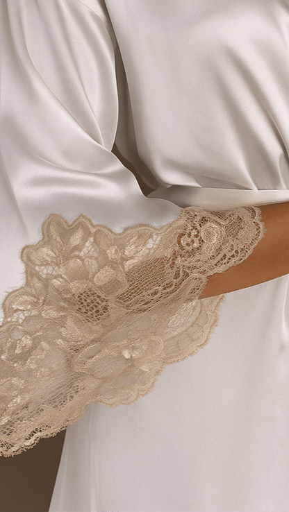 Golden Eyes White Robe - CHAMBRE 535