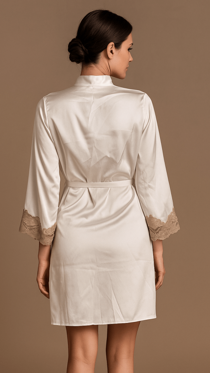 Golden Eyes White Robe - CHAMBRE 535