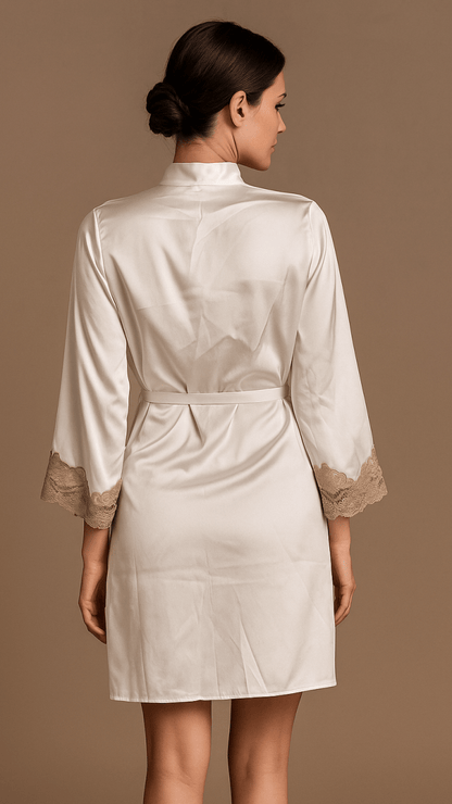 Golden Eyes White Robe - CHAMBRE 535