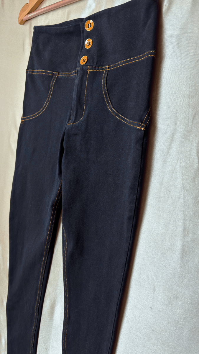 High Rise Butt Enhancer Black Jeggings - TRÈS FOU OR SOMETHING