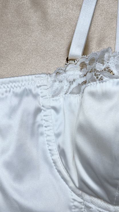 Jolie White Bustier - TRÈS FOU OR SOMETHING