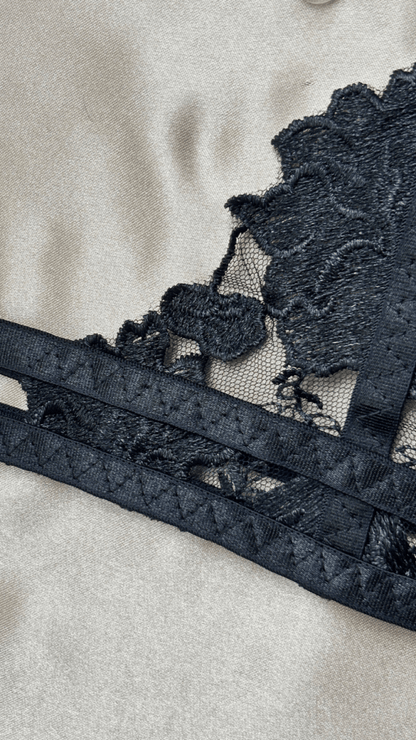 Juliana Garter - TRÈS FOU OR SOMETHING