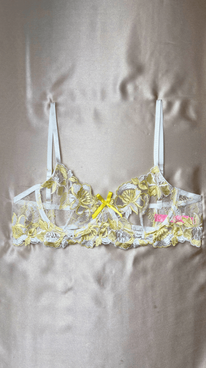 June Bra - TRÈS FOU OR SOMETHING