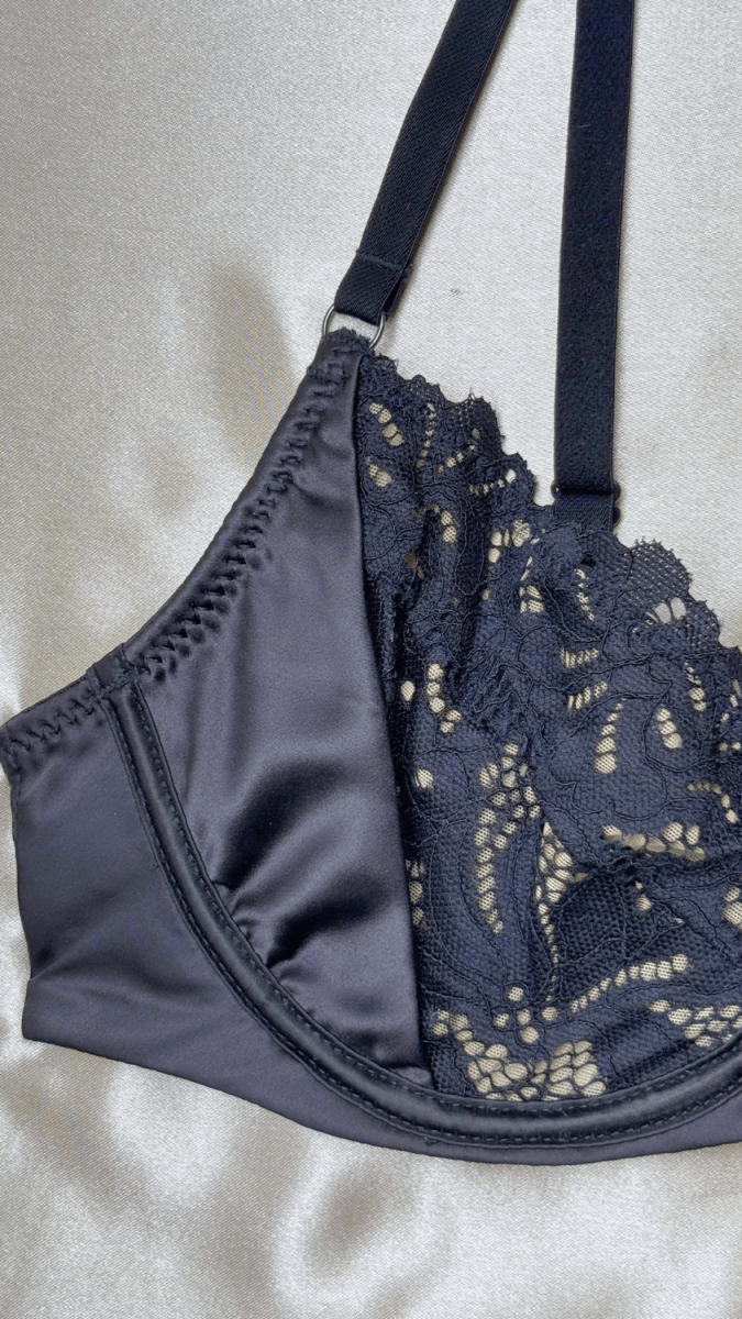 Lyla Lacy Black Bra - TRÈS FOU OR SOMETHING