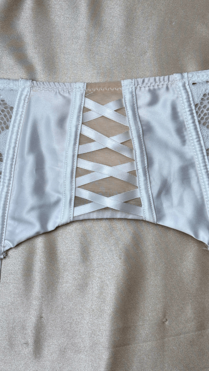 Lyla White Garter - TRÈS FOU OR SOMETHING