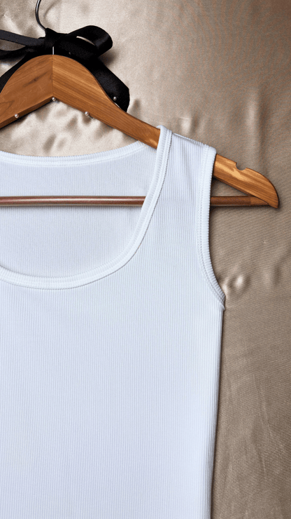Minimal Scoop Neck White Tank Top - TRÈS FOU OR SOMETHING