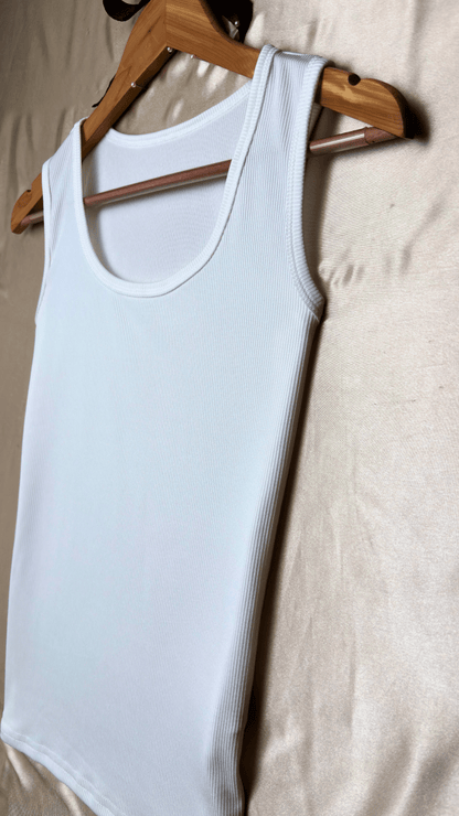 Minimal Scoop Neck White Tank Top - TRÈS FOU OR SOMETHING