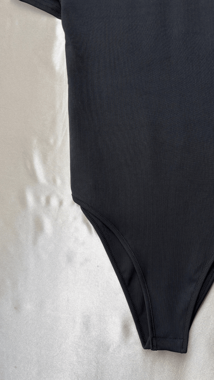 Minimal Turtle Short Sleeve Bodysuit - TRÈS FOU OR SOMETHING