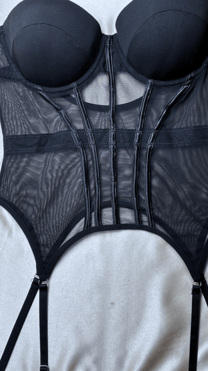 Miss Carter Bustier - TRÈS FOU OR SOMETHING