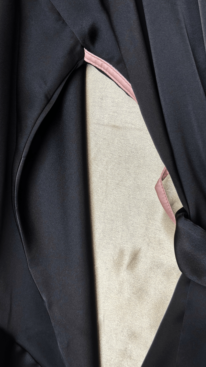 Pink Shoulders Black Robe - TRÈS FOU OR SOMETHING