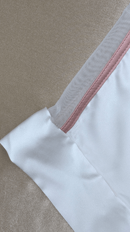 Pink Shoulders White Robe - TRÈS FOU OR SOMETHING