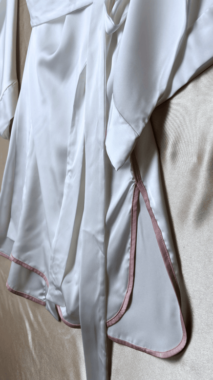 Pink Shoulders White Robe - TRÈS FOU OR SOMETHING